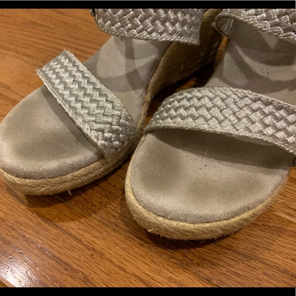 Stuart Weitzman Girls Wedge Sandal - Picture 5 of 7